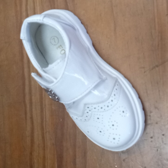 white dress shoe for boy - Picture 2 of 6